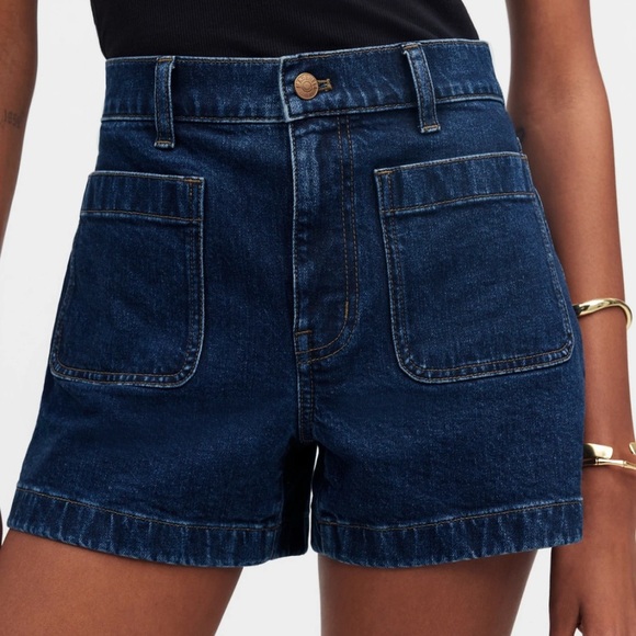 Old Navy Patch Pocket Denim Mid Rise Shorts Medium Wash Slight Distressed Size 8 - Picture 9 of 14